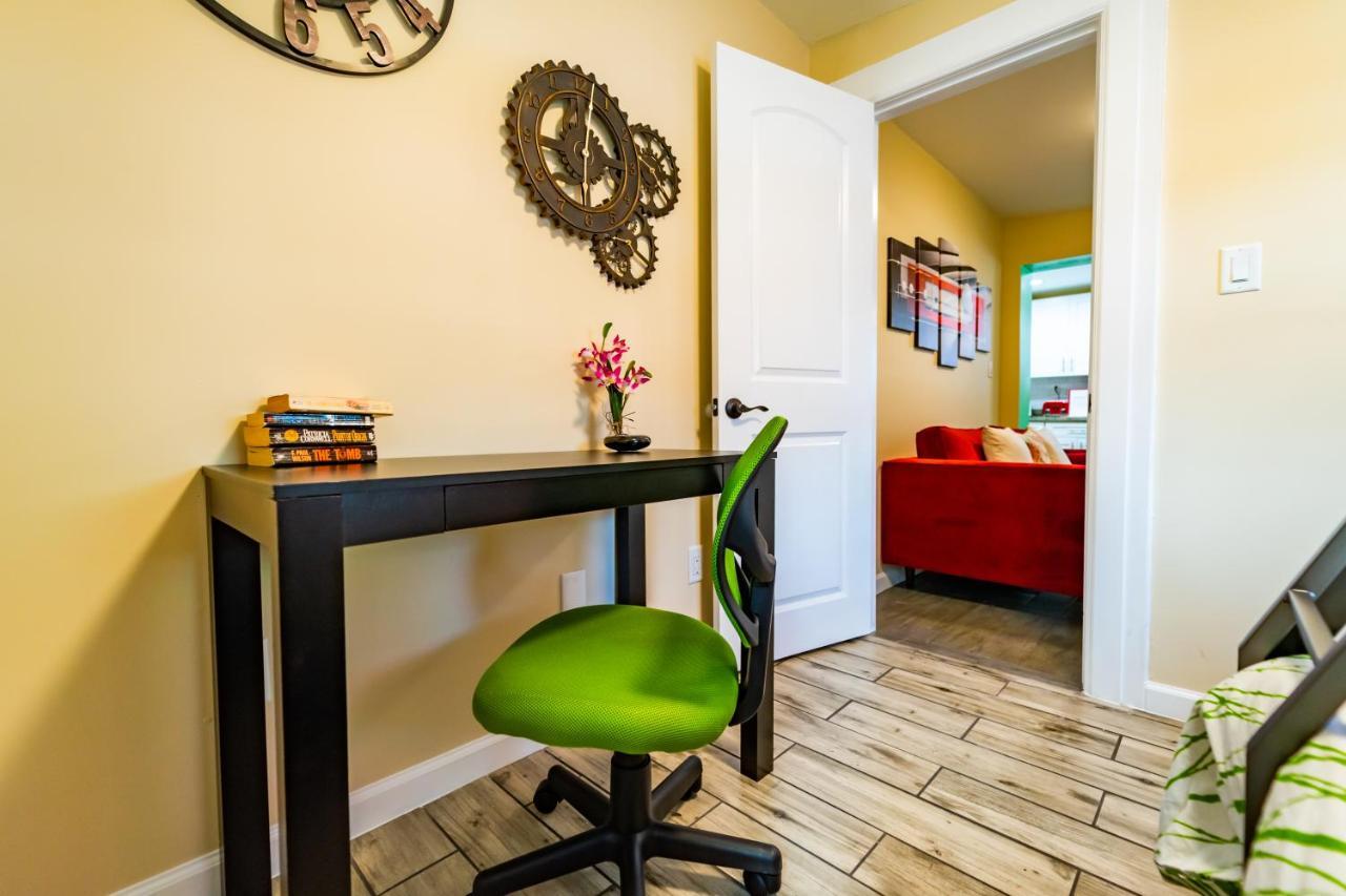 Beach Chairs, Good Kitchen, Strong Wifi On 14Th Ave فورت لودرديل المظهر الخارجي الصورة